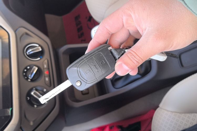 五菱汽车 五菱宏光 2021款 1.5L改款 S舒适型 电动助力LAR中控内饰11