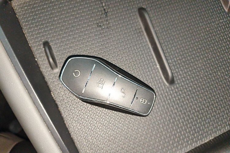 比亚迪 秦L 2024款 DM-i 80KM超越型中控内饰11