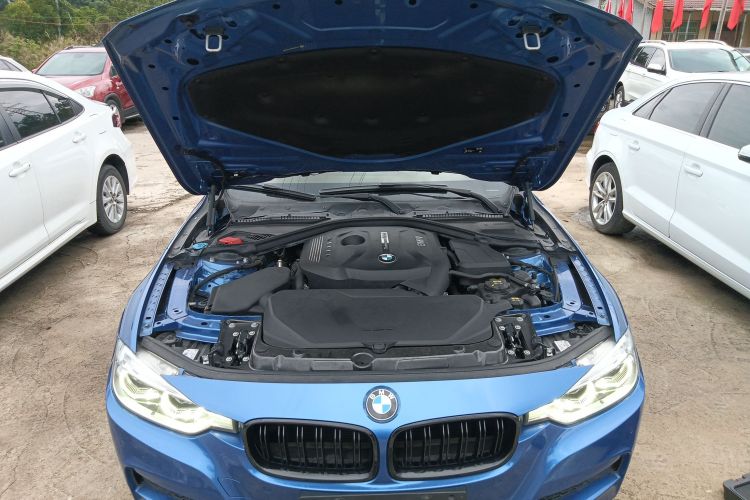 宝马3系 2019款 320i M运动套装机舱底盘24