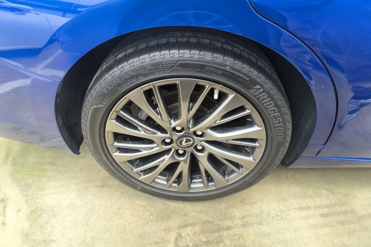 雷克萨斯ES 2020款 260 F SPORT车身外观6008