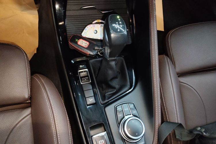 宝马X1 2018款 xDrive20Li 尊享型中控内饰18