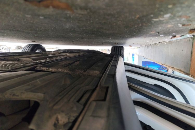 福特 福克斯 2019款 两厢 EcoBoost 180 自动锋潮型机舱底盘30