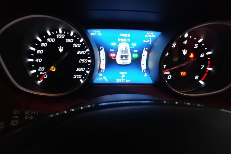 玛莎拉蒂 Levante 2019款 3.0T 标准版 国VI中控内饰15