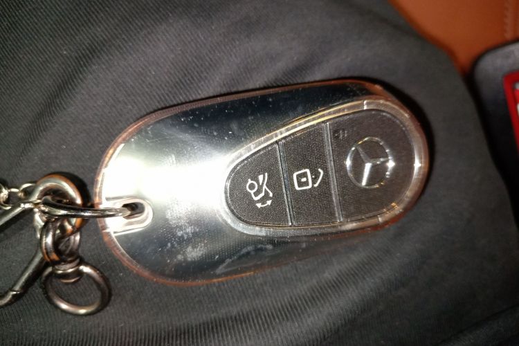 奔驰GLC 2024款 GLC 300 L 4MATIC 豪华型 5座中控内饰11