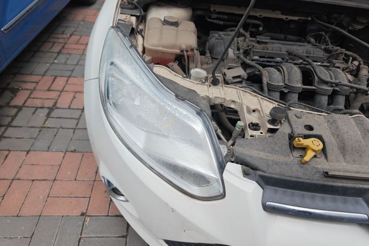 福特 福克斯 2012款 三厢 1.6L 手动风尚型车身外观6006