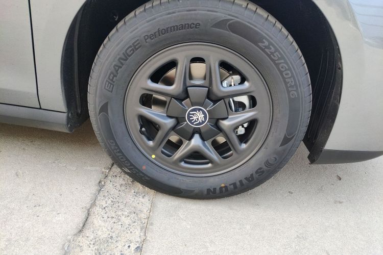 比亚迪 秦PLUS 2025款 DM-i 智驾版 55KM领先型车身外观10