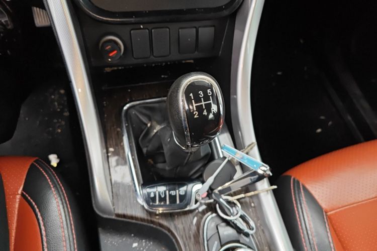 北汽幻速S3 2016款 S3L 1.5L 手动尊贵型中控内饰18