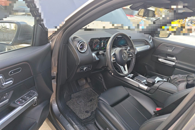 奔驰EQB 2022款 EQB 260中控内饰20