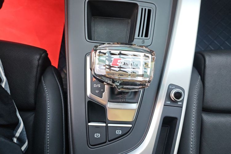 奥迪A4L 2020款 40 TFSI quattro 豪华动感型局部细节18