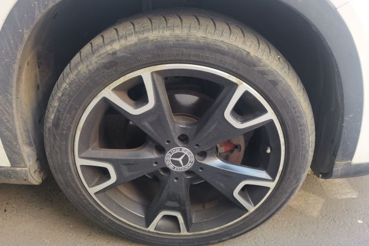 奔驰GLA 2018款 GLA 220 4MATIC 运动型车身外观6007