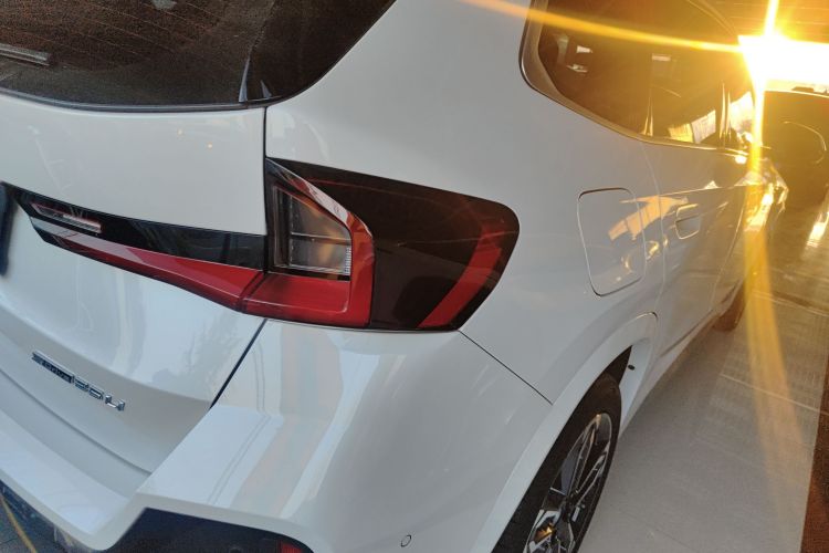 宝马X1 2023款 sDrive25Li M运动套装车身外观9