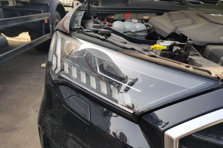 奥迪Q7 2021款 55 TFSI quattro S line运动型车身外观8