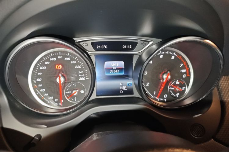 奔驰GLA 2019款 GLA 200 时尚型中控内饰15