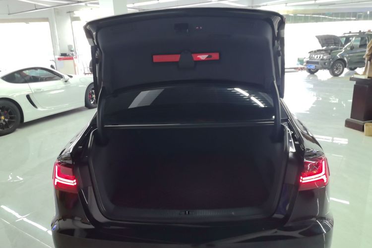 奥迪A6L 2018款 30周年年型 50 TFSI quattro 尊享型机舱底盘23