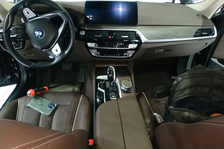 宝马5系 2021款 改款 530Li 领先型 豪华套装局部细节16