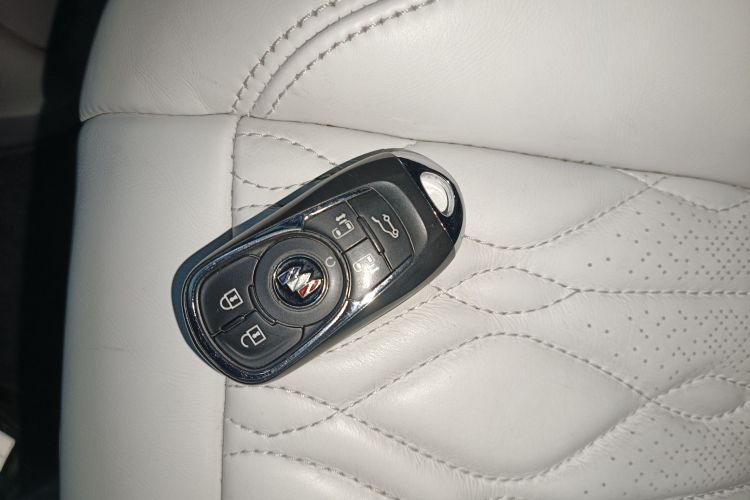 别克GL8 2020款 Avenir艾维亚 四座尊礼版中控内饰11