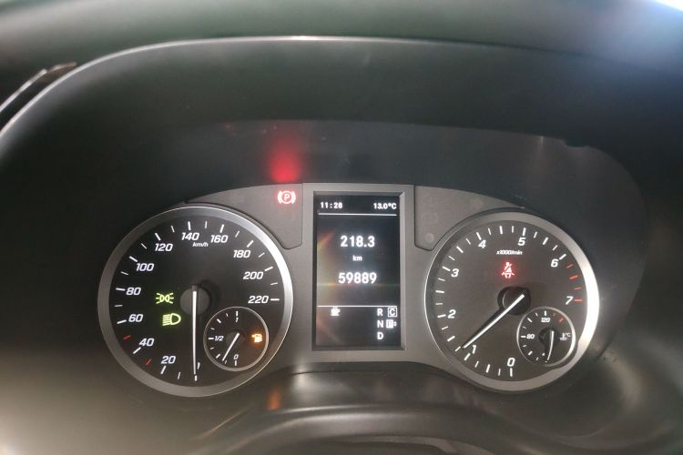 奔驰 威霆 2020款 2.0T 精英版 7座中控内饰14