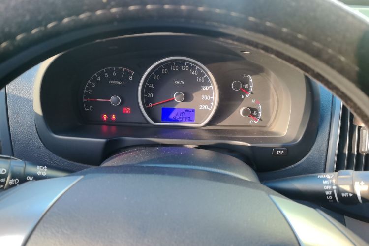 现代 悦动 2011款 1.6L 手动豪华型中控内饰14