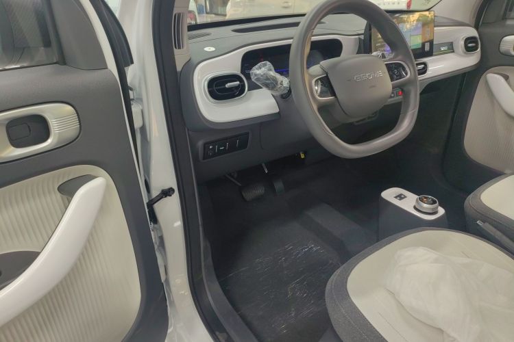 吉利汽车 熊猫 2025款 210km 元气熊中控内饰7003