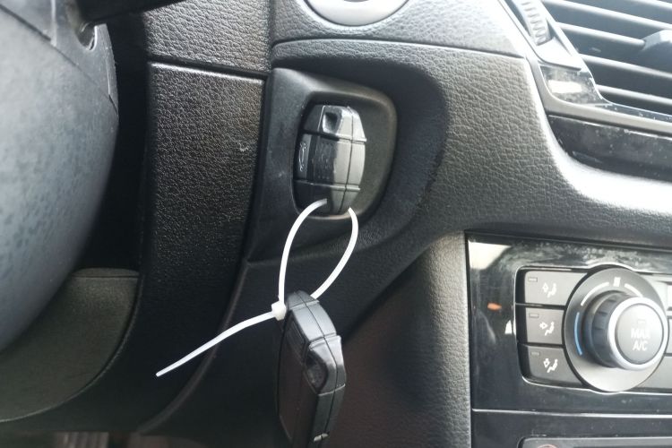 宝马X1 2014款 sDrive18i 领先型中控内饰11