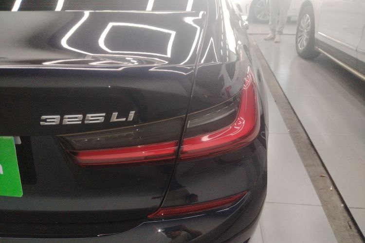 宝马3系 2022款 325Li M运动套装车身外观9