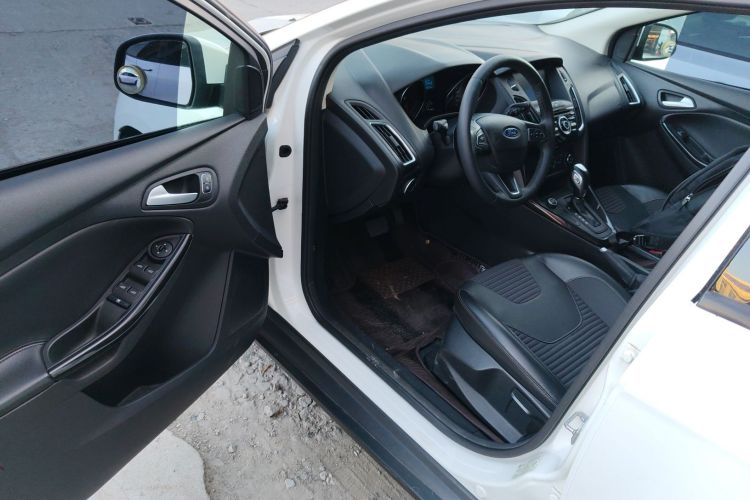 福特 福克斯 2018款 两厢经典 1.6L 自动风尚型智行版中控内饰20