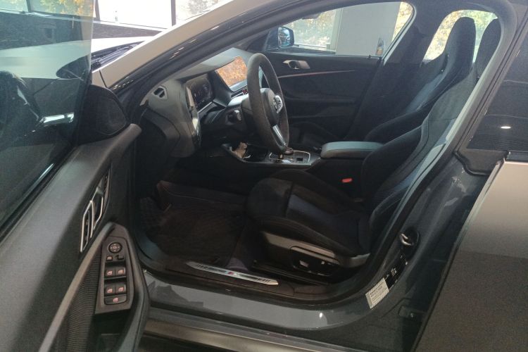 宝马2系(进口) 2021款 225i 四门轿跑车 M运动曜夜套装中控内饰19