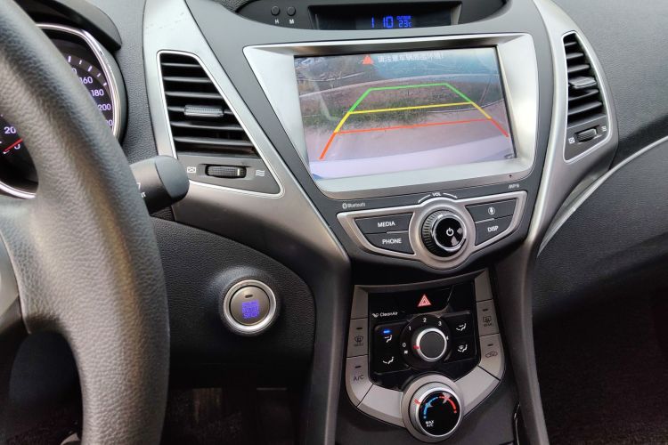 现代 朗动 2016款 1.6L 自动尊贵型局部细节16