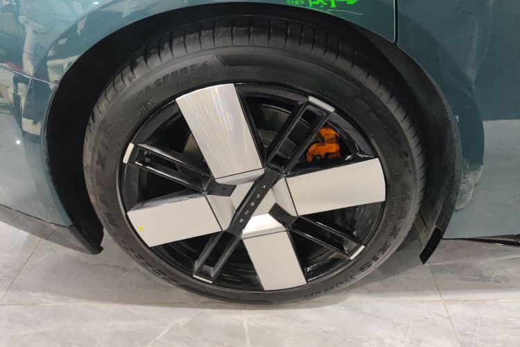 小鹏P7 2025款 702 长续航 Ultra车身外观6008