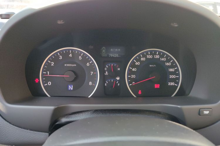 现代 悦动 2011款 1.6L 自动豪华型中控内饰14