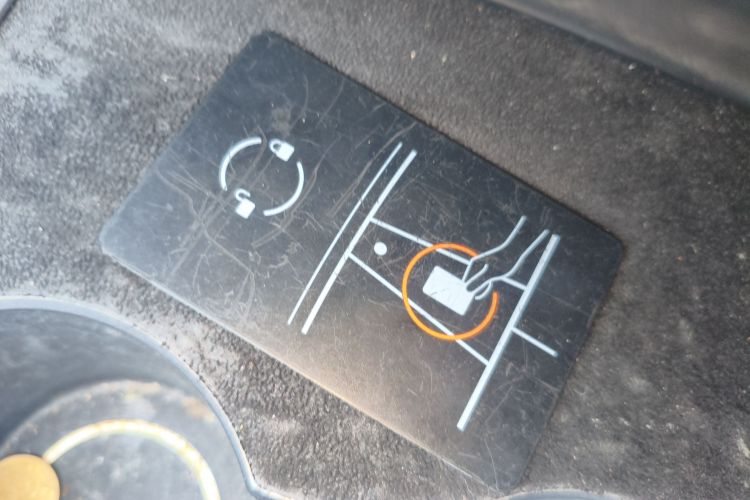 特斯拉 Model Y 2023款 后轮驱动版中控内饰11