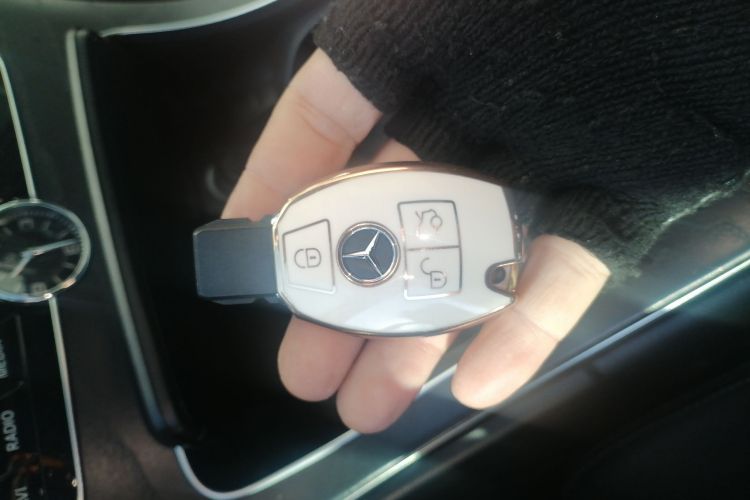 奔驰C级 2018款 C 180 L 时尚型运动版中控内饰7001