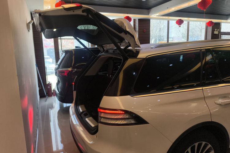 林肯 飞行家 2020款 3.0T V6 四驱尊享版机舱底盘23