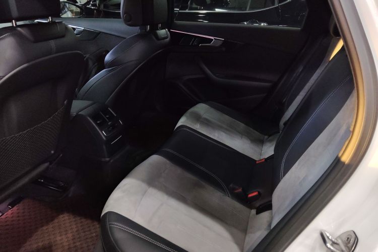 奥迪A4L 2022款 45 TFSI quattro 臻选动感型中控内饰21