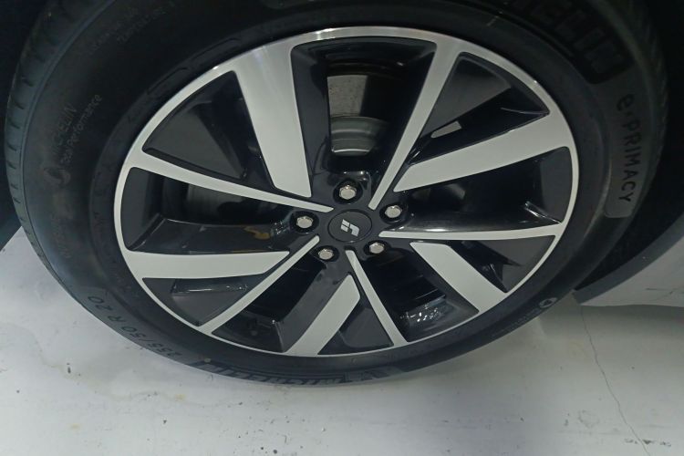 理想汽车 理想L8 2023款 Max车身外观6006