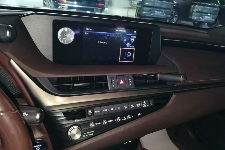 雷克萨斯ES 2020款 300h 卓越版中控内饰16