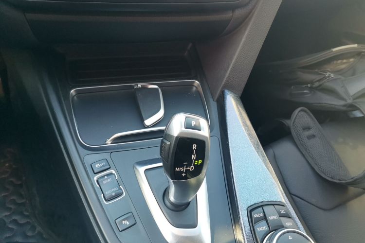 宝马3系GT 2014款 320i 领先型中控内饰18