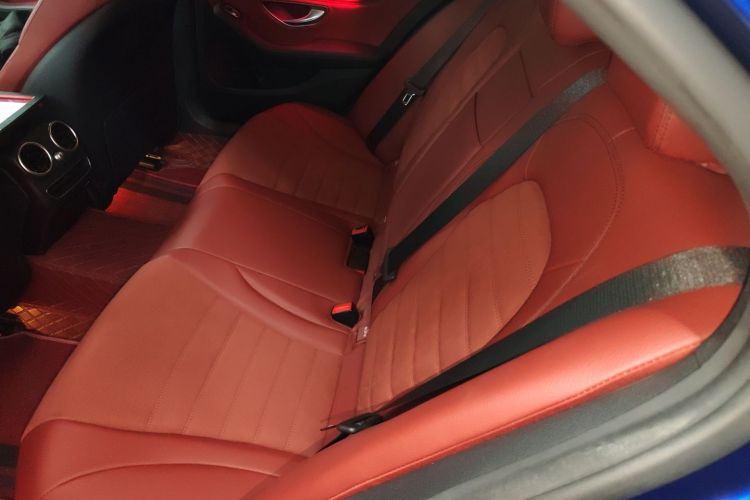 奔驰C级 2019款 C 260 运动版中控内饰21