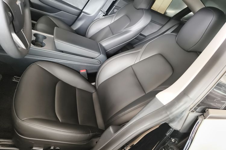 特斯拉 Model 3 2022款 后轮驱动版中控内饰19