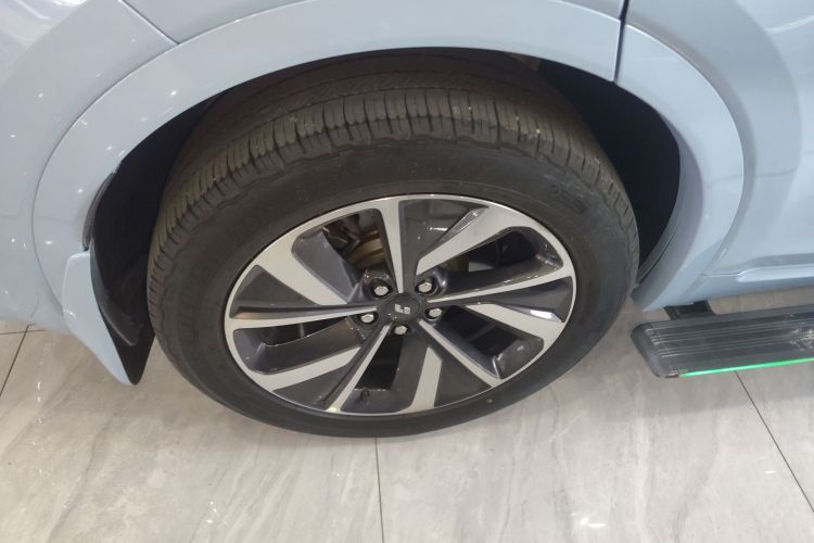 理想汽车 理想ONE 2021款 增程6座版车身外观6008