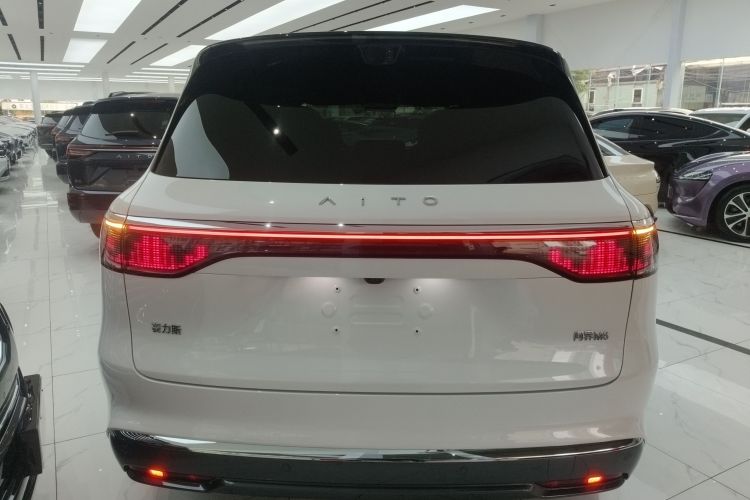 鸿蒙智行 问界M8 2025款 增程 Max+版 53.4kWh 5座版车身外观6004