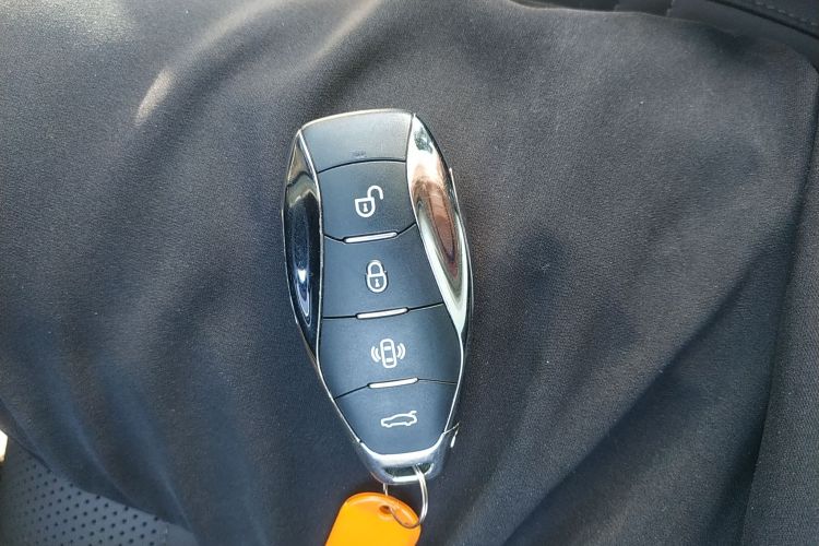 红旗EH7 2024款 690 Pro中控内饰11