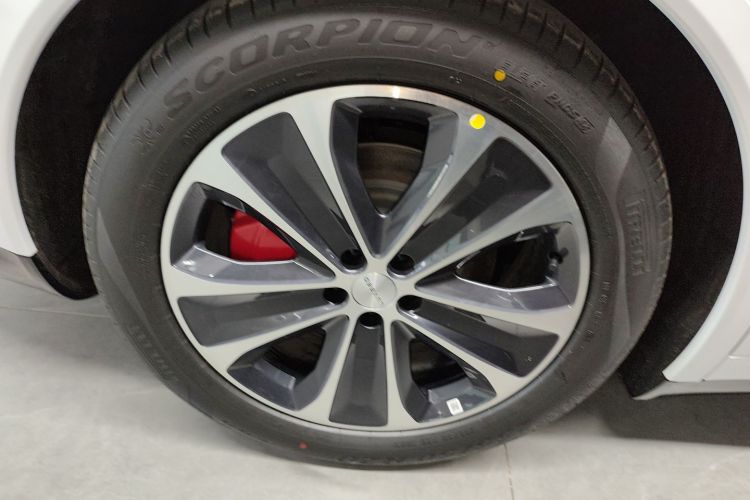 鸿蒙智行 智界R7 2025款 增程 331km Ultra车身外观6008