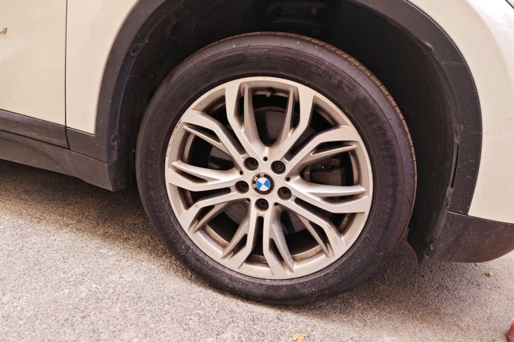 宝马X1 2018款 sDrive20Li 领先型车身外观6007