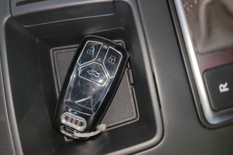 奥迪A4L 2024款 40 TFSI 时尚动感型中控内饰11