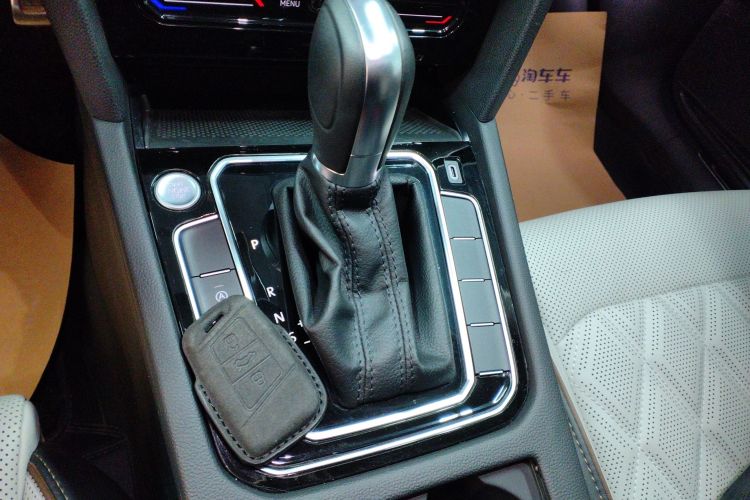 大众 迈腾 2023款 200万辆纪念版 330TSI DSG豪华型局部细节18