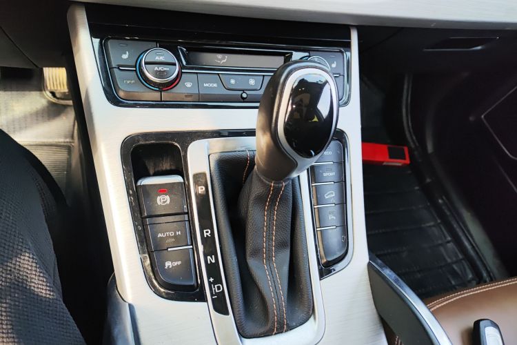 吉利汽车 博越 2016款 1.8TD 自动智尊型中控内饰18