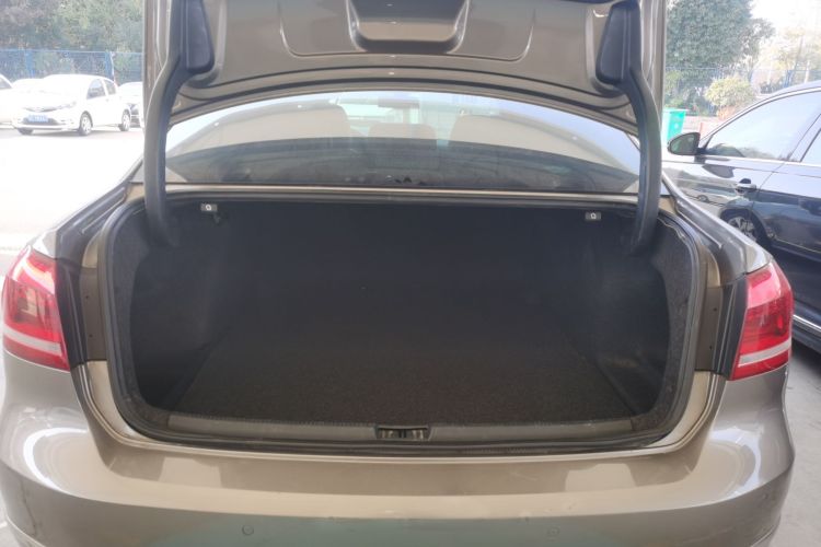 大众 帕萨特 2014款 1.8TSI DSG御尊版机舱底盘23