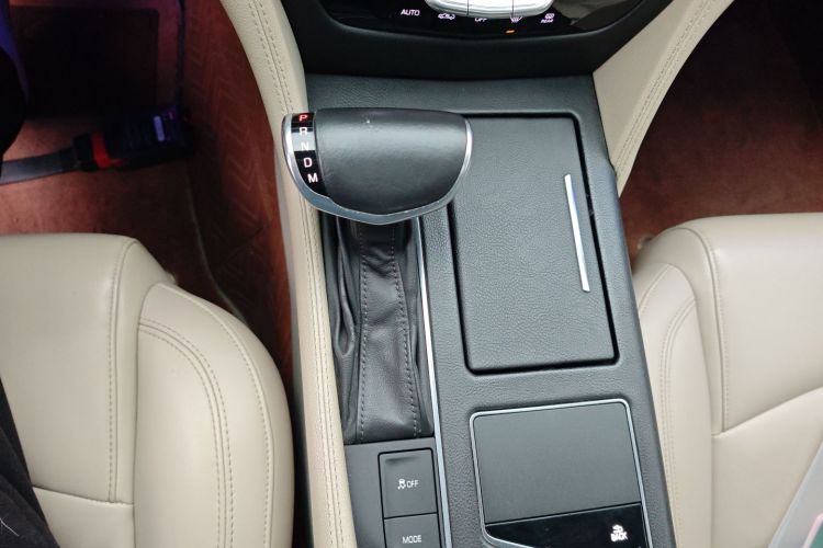 凯迪拉克CT6 2016款 28T 时尚型中控内饰18