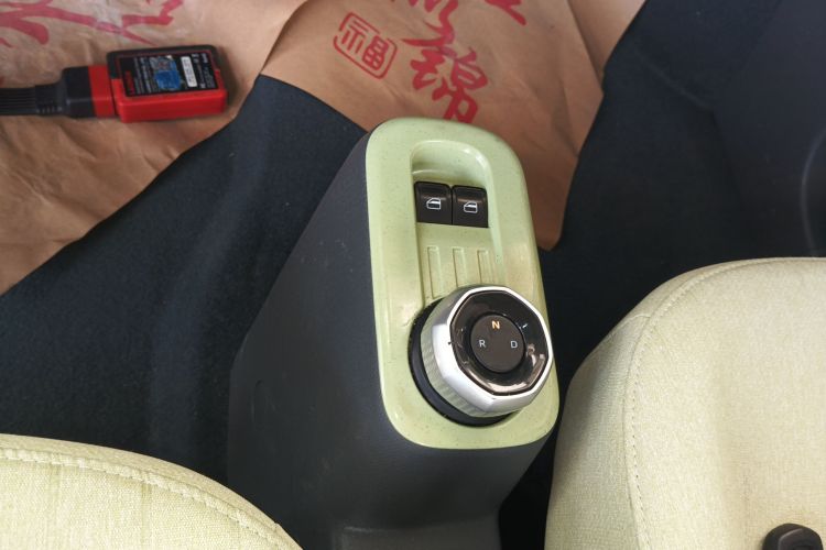 吉利银河 2023款 熊猫mini 200km 耐力熊中控内饰18